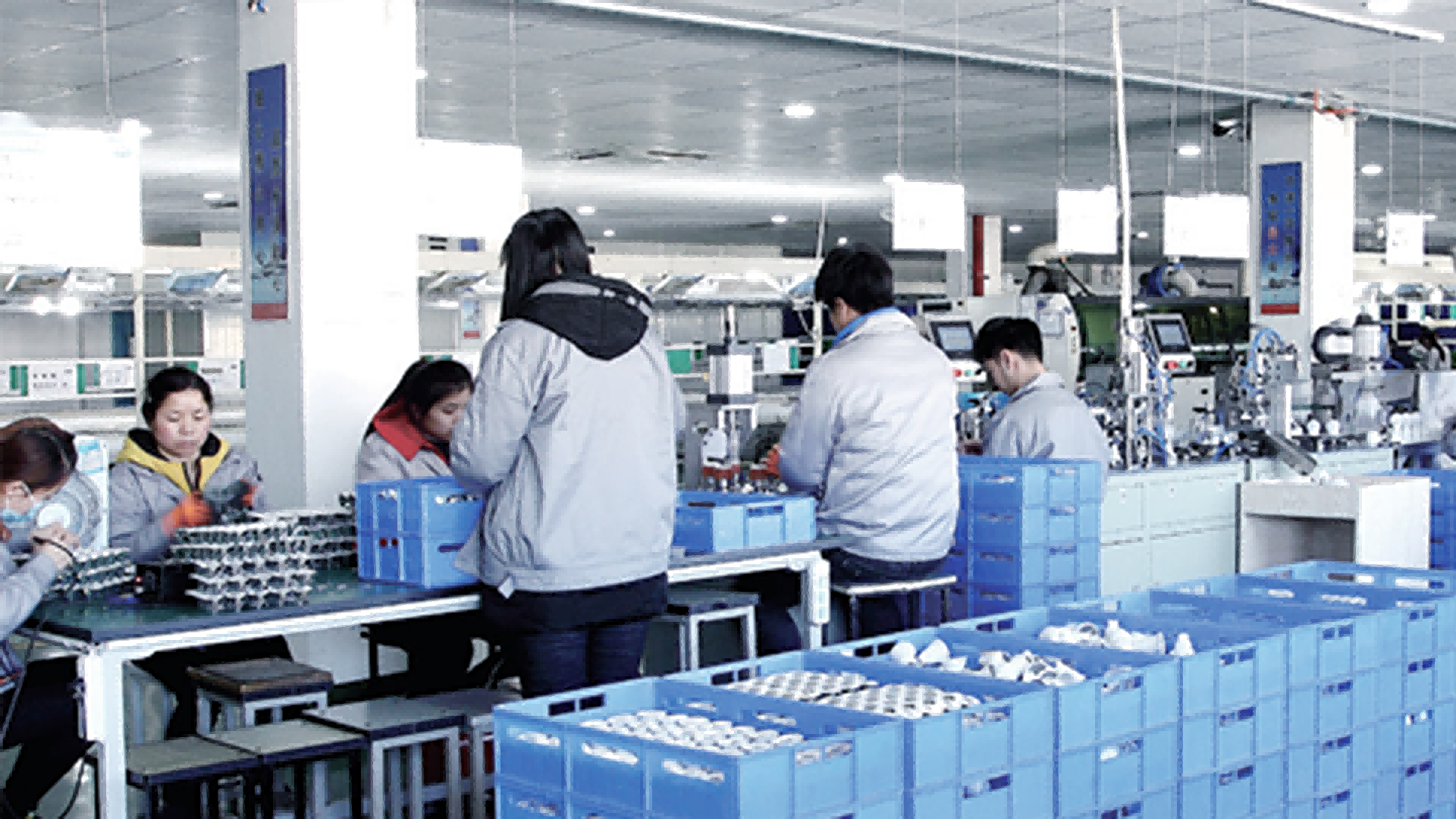 silang-lighting-workers-assembling-led-2