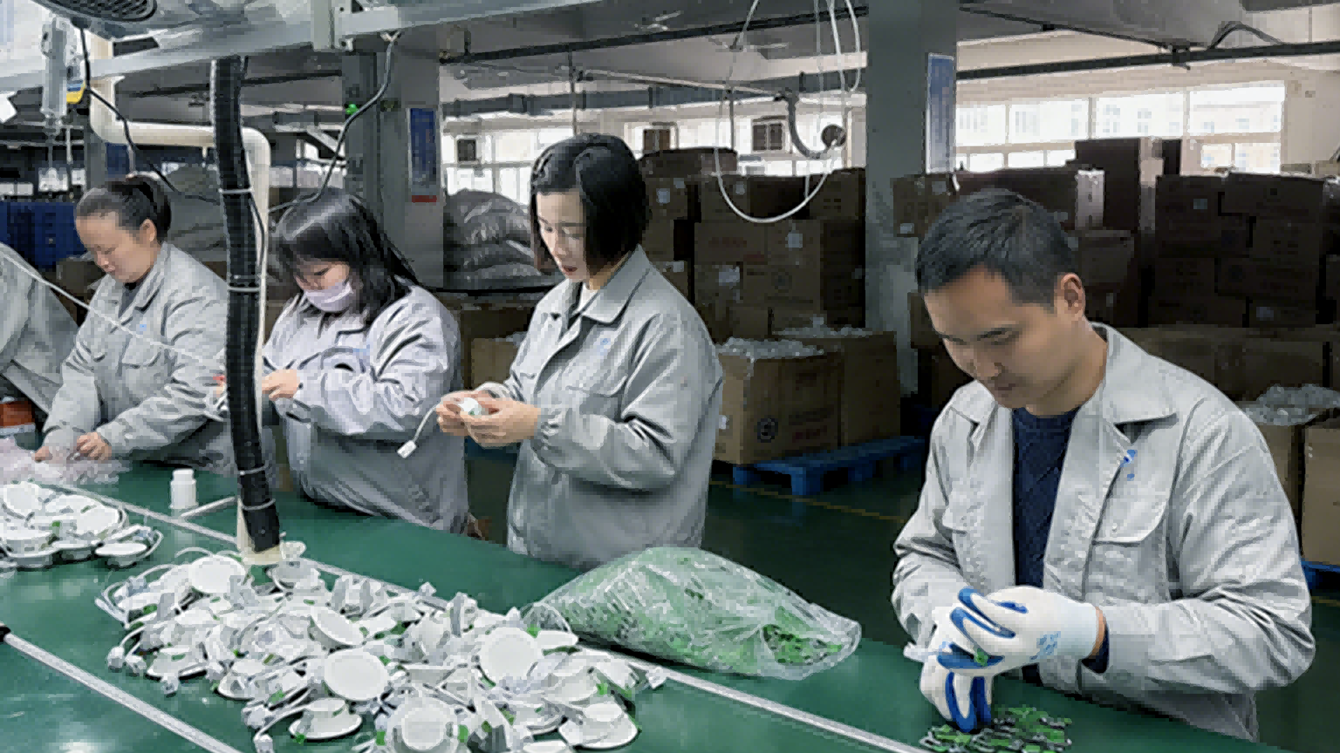 silang-lighting-workers-assembling-led-5
